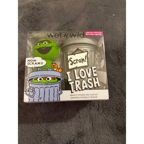 Sesame Street Wet N Wild I Love Trash Oscar Makeup Sponge and Case Set Ltd Ed - Picture 1 of 2